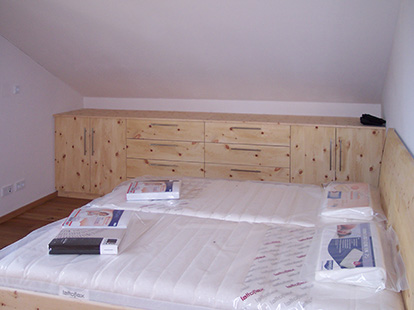 Holzmöbel für das Schlafzimmer, Referenz der Schreinerei Jürgen Jordan in Blaichach